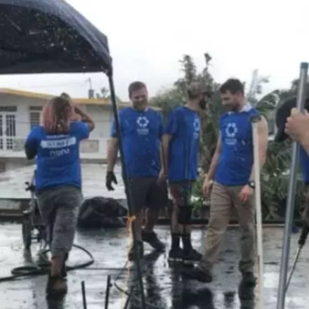 students working in Puerto Rico for spring break 2019