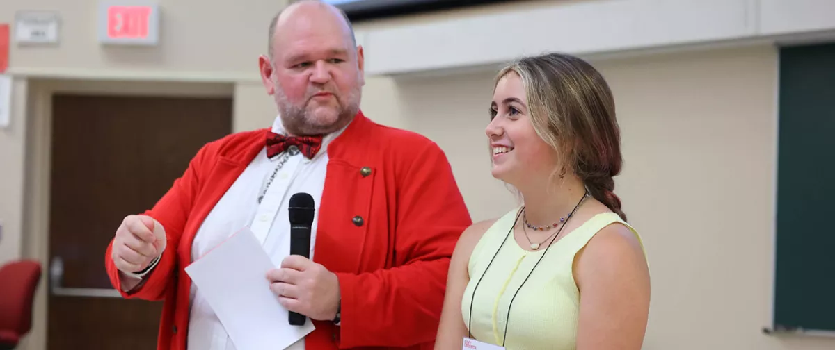 Bill Harcleroad helping new students during orientation.