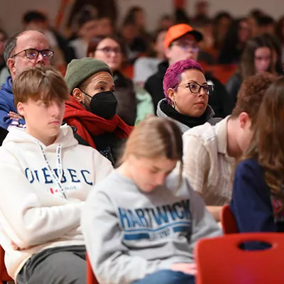 Students and faculty gather in Alumni Field House for Clint Smith Common Read Lecture