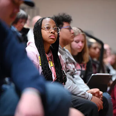 Students and faculty gather in Alumni Field House for Clint Smith Common Read Lecture