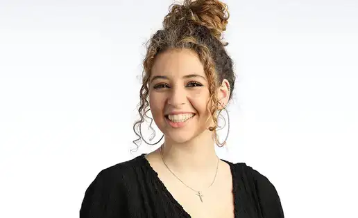 Alexis Bates