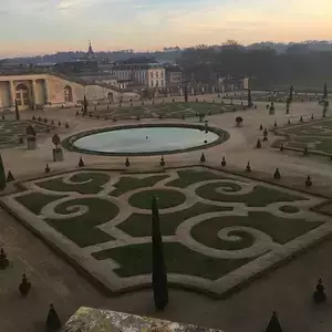 Hannah Versailles France