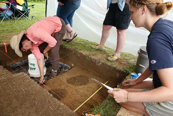 Cynthia Klink and students dig